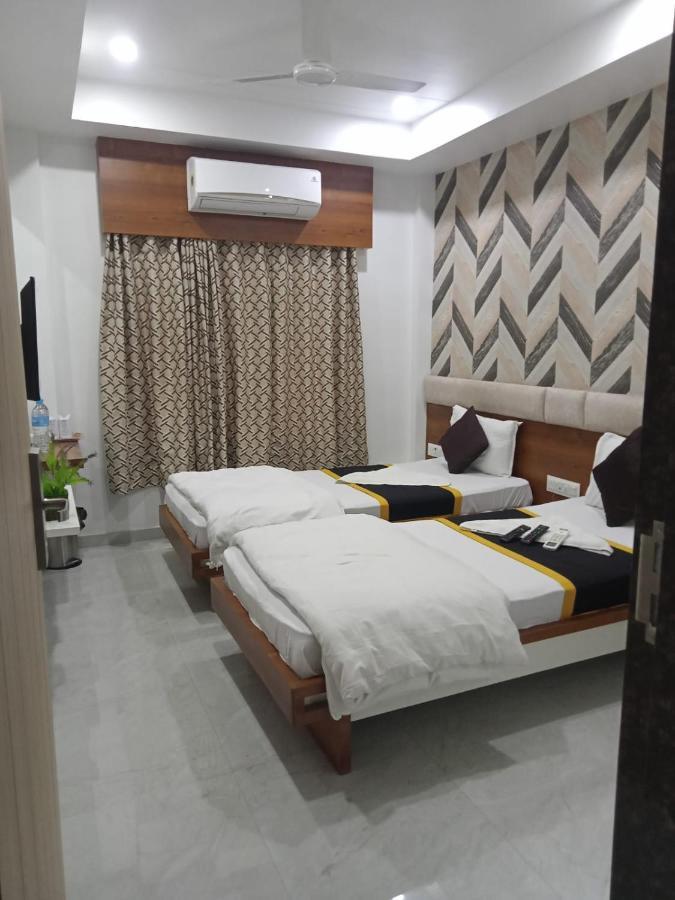 乐城酒店  Navsari 外观 照片