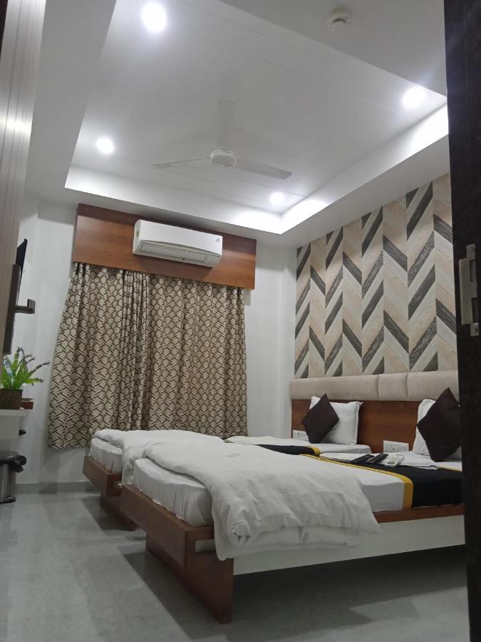 乐城酒店  Navsari 外观 照片