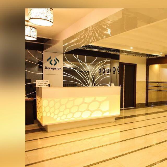 乐城酒店  Navsari 外观 照片