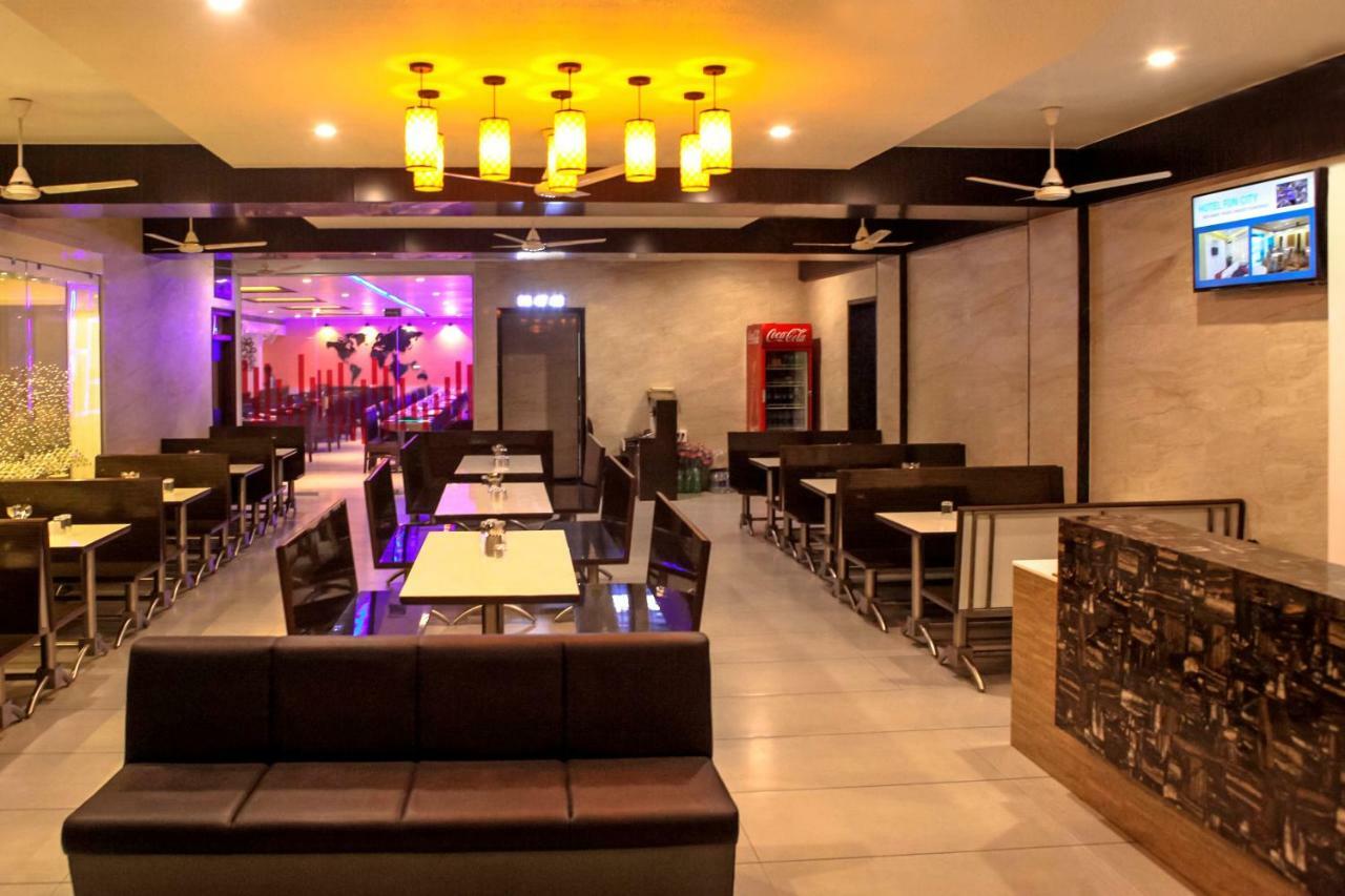 乐城酒店  Navsari 外观 照片