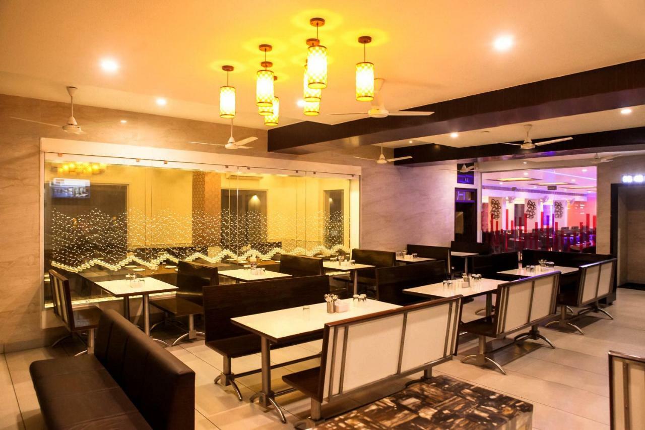 乐城酒店  Navsari 外观 照片