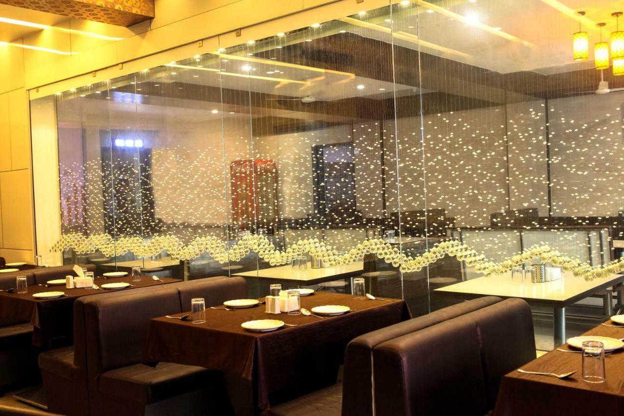 乐城酒店  Navsari 外观 照片
